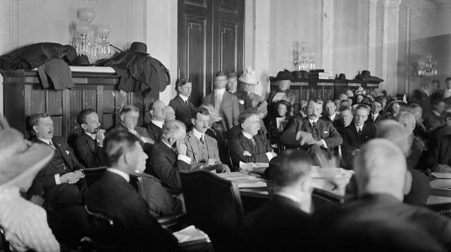 Il terzo ufficiale Herbert John Pitman testimonia all'udienza del Senato americano.