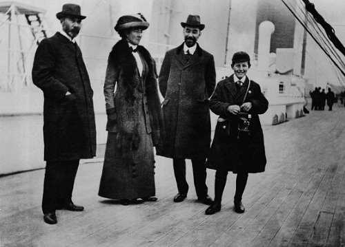 Richard W. May, Lily Odell, Stanley May e Jack Odell.