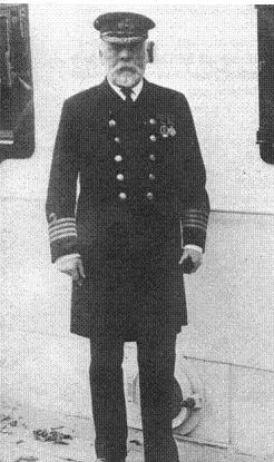 La sola fotografia esistente del Capitano Edward John Smith sulla plancia del TITANIC.