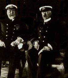 Il Capitano E. J. Smith (a sinistra) ed il dott. William Francis Norman O 'Loughlin (a destra)