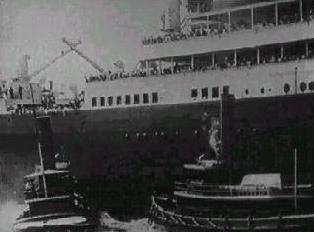 Il TITANIC inizia a muoversi.