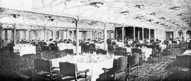 La grande sala da pranzo di prima classe.