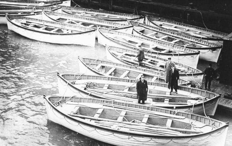 New York: le scialuppe di salvataggio del TITANIC recuperate dalla Carpathia.