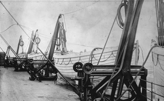Le scialuppe sul ponte imbarcazioni del TITANIC.